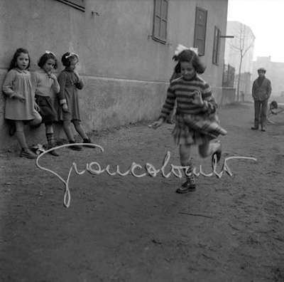 Come giocano i bambini di Milano. Il Mondo. Milano, 1952